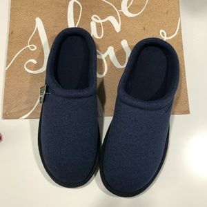 L.L. Bean Navy Slip-on Slippers Size: 10M NWT